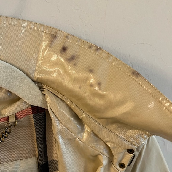Burberry beige slick raincoat Size 6 - Picture 2 of 13